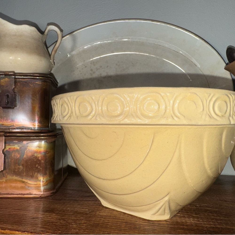 Stoneware Batter Bowl with Pouring Spout - Picture 16 of 16